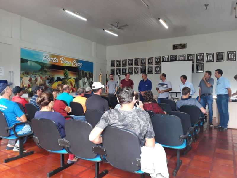 Reunião com produtores de leite reuniu grande público